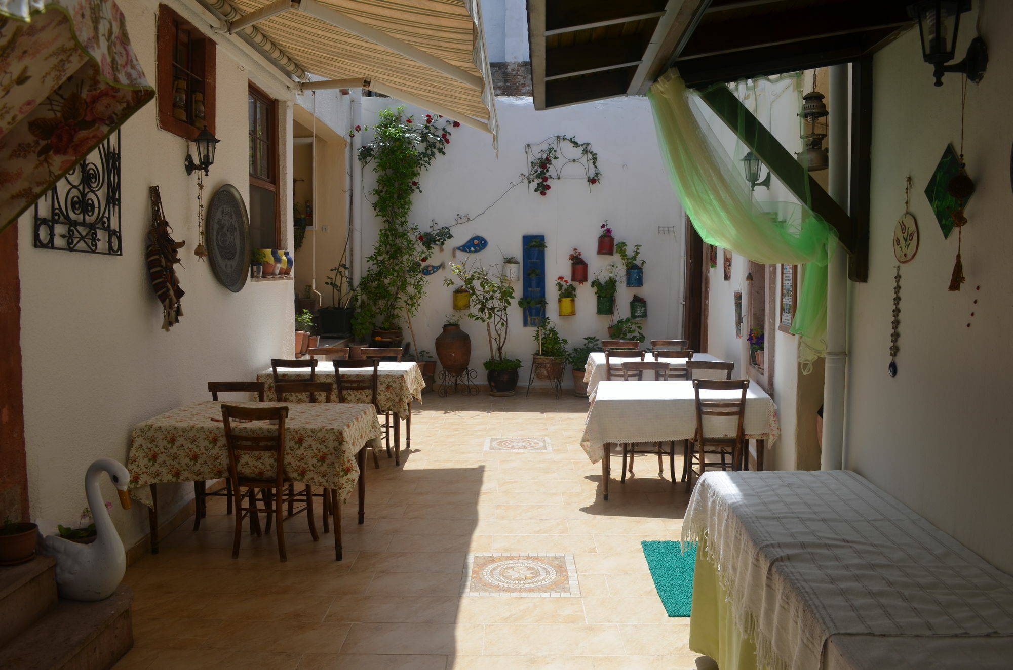 Bonjour Pension Ayvalik Luaran gambar