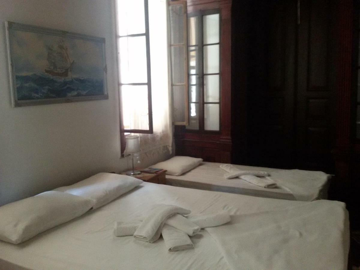 Bonjour Pension Ayvalik Luaran gambar